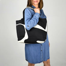 Load image into Gallery viewer, THSB1053: Black: Abstract Shape Bag