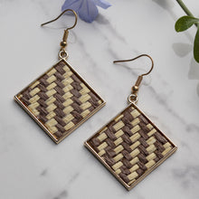Load image into Gallery viewer, THSE1041: Beige: Square Weave Earrings