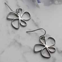 Load image into Gallery viewer, THSE1059: Silver: Floral Earrings
