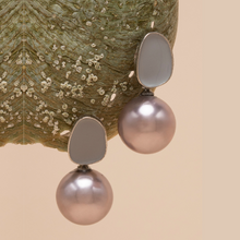 Load image into Gallery viewer, Pretty Pearl Earrings | Grey
