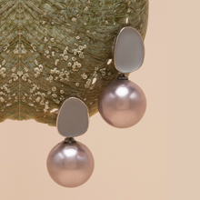 Load image into Gallery viewer, THSE1069: Grey: Pretty Pearl Earrings