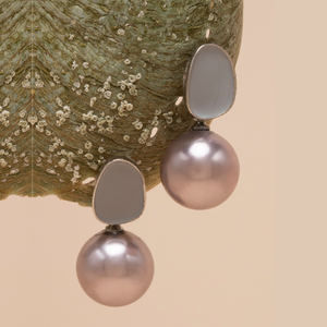 Pretty Pearl Earrings | Grey
