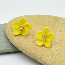 Load image into Gallery viewer, THSE1073: Yellow: Flower Petals Earrings