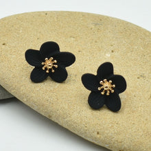 Load image into Gallery viewer, THSE1075: Black: Flower Petals Earrings