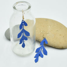 Load image into Gallery viewer, THSE1090: Navy: Leaf Drop Earrings