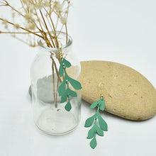Load image into Gallery viewer, THSE1092: Green: Leaf Drop Earrings