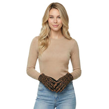 Load image into Gallery viewer, THSG1145: Camel: Luxe Leopard Gloves