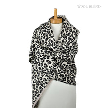 Load image into Gallery viewer, THSS2841: Black: Reversible Leopard Luxe Scarf
