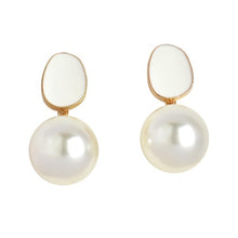 Load image into Gallery viewer, Pretty Pearl Earrings | Cream
