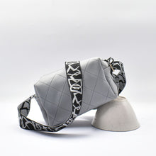 Load image into Gallery viewer, THSB1073: Silver: Diamond Stitch Crossbody Bag
