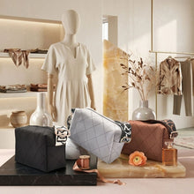 Load image into Gallery viewer, THSB1073: Silver: Diamond Stitch Crossbody Bag
