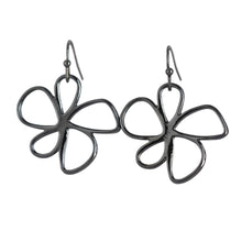 Load image into Gallery viewer, THSE1060: Black: Floral Earrings
