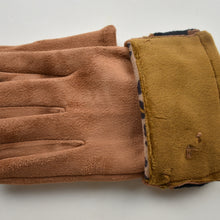 Load image into Gallery viewer, THSG1052: Tan: Leopard Tips Gloves

