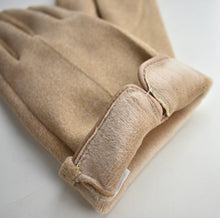 Load image into Gallery viewer, THSG1064: Black: Fur Pom Pom Gloves
