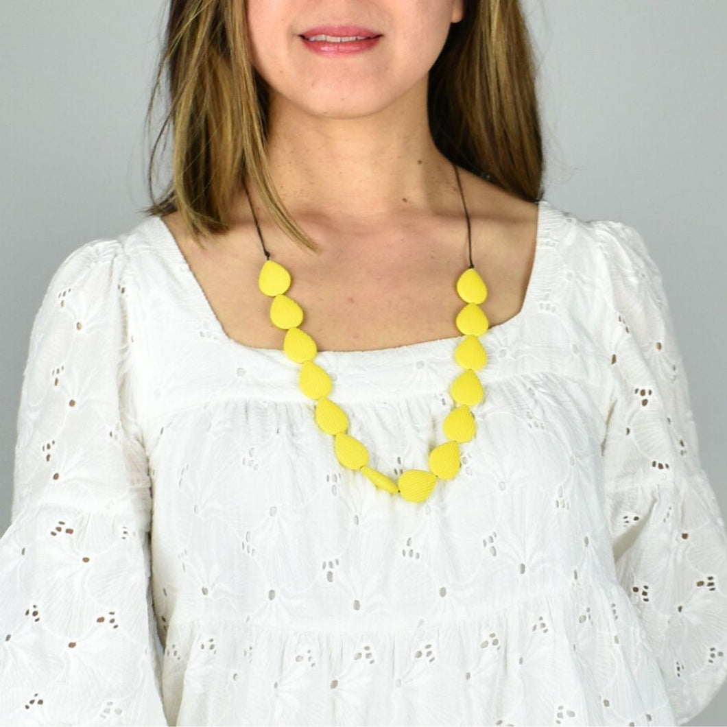 THSJ1259: Yellow: Teardrop Resin Necklace