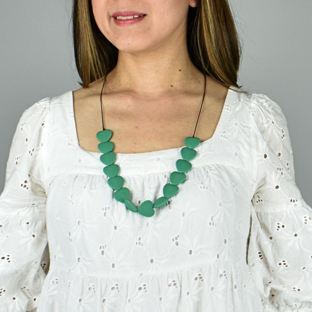 THSJ1266: Green: Heart Resin Necklace