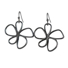 Load image into Gallery viewer, THSE1060: Black: Floral Earrings
